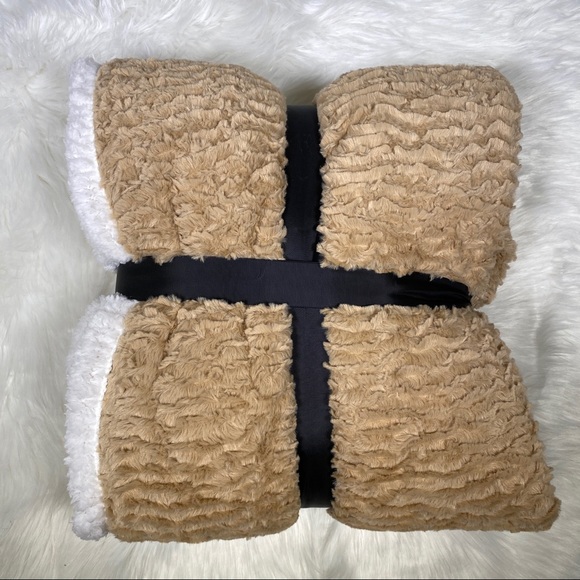 ✨SOLD-OUT✨Windswept Toffee Micromink Sherpa Throw - Picture 2 of 3